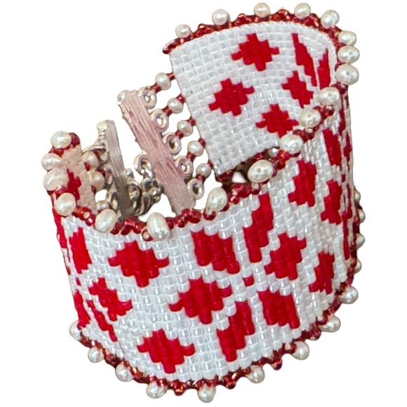 Hand crafted snowflake motif beaded cuff bracelet in holiday seasonal red white - Picture 12 of 13